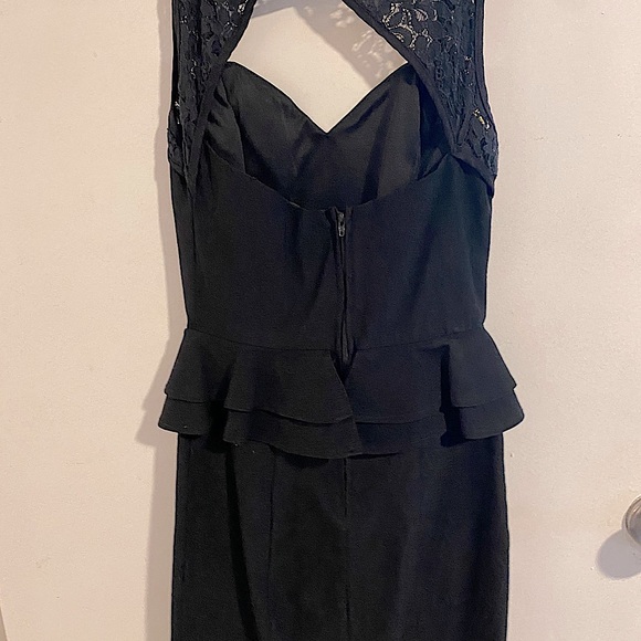 Black Knee-Length Dress - Picture 3 of 3